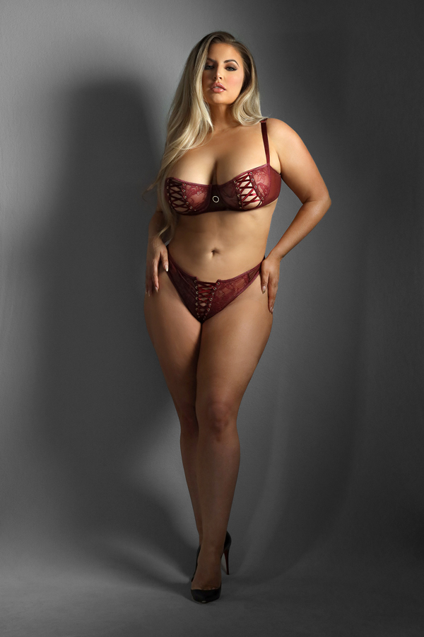 Lace-up Bra & Crotchless Panty Queen