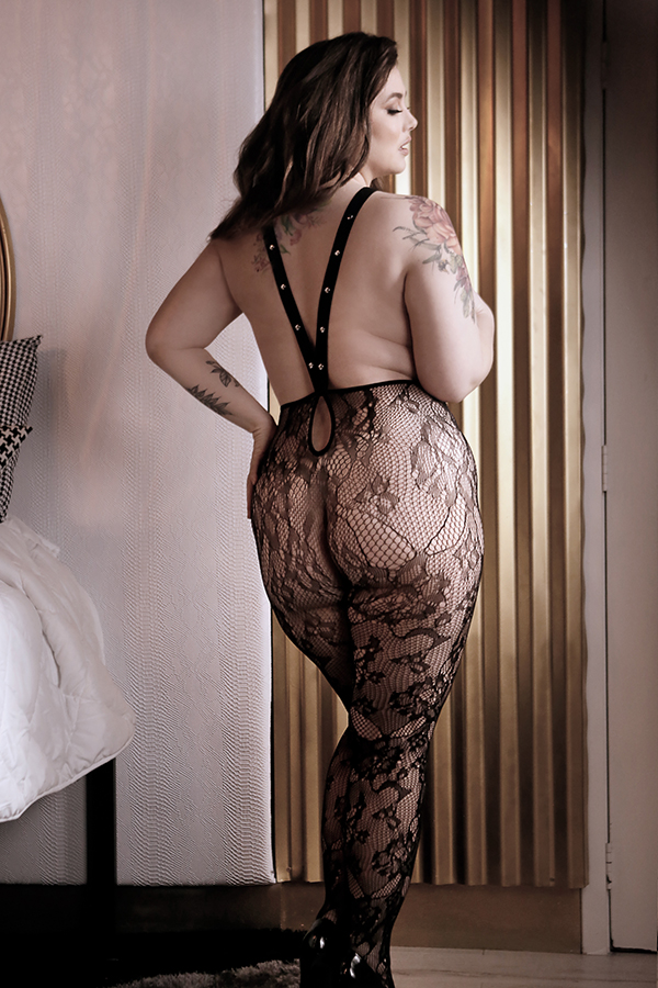 In Suspense Lace Stockings Queen